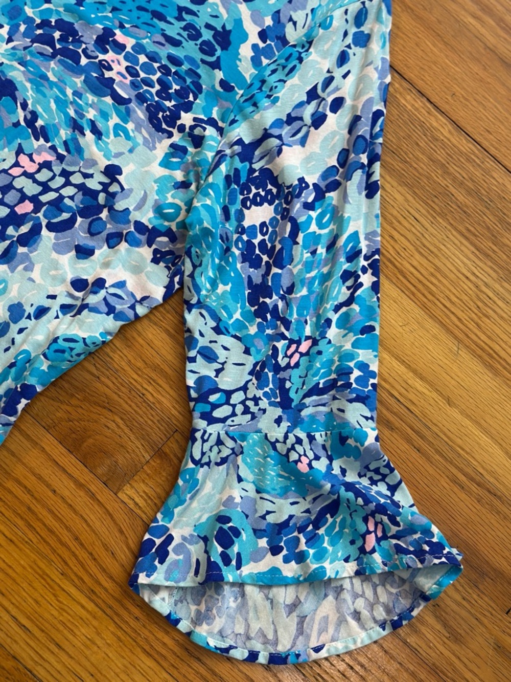 Lilly Pulitzer Medium, Fontaine Bell Sleeve "Wave After Wave" PTP 18.5" like new - Picture 5 of 8
